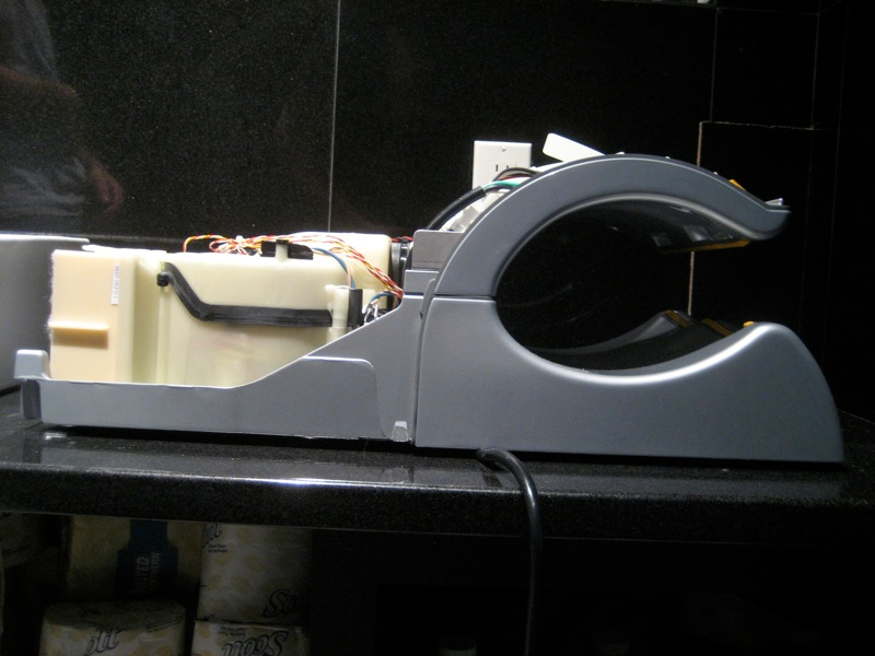 Illustration for article titled Mitsubishi Jet Towel vs. Dyson Airblade Pre-Game Trash Talk and Tale of the Tape